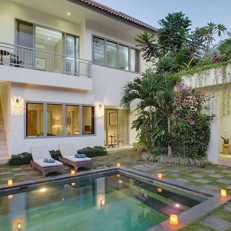 Room & Vespa 2 Seminyak  Exterior photo