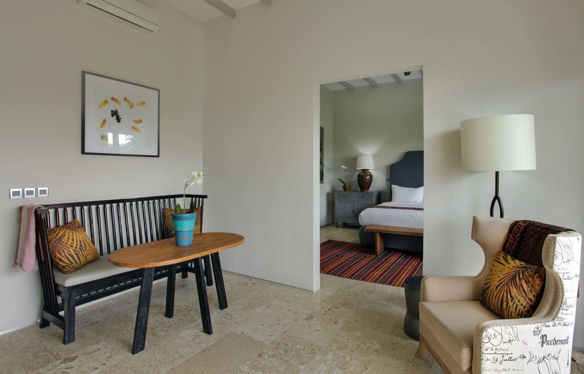 Room & Vespa 2 Seminyak  Exterior photo