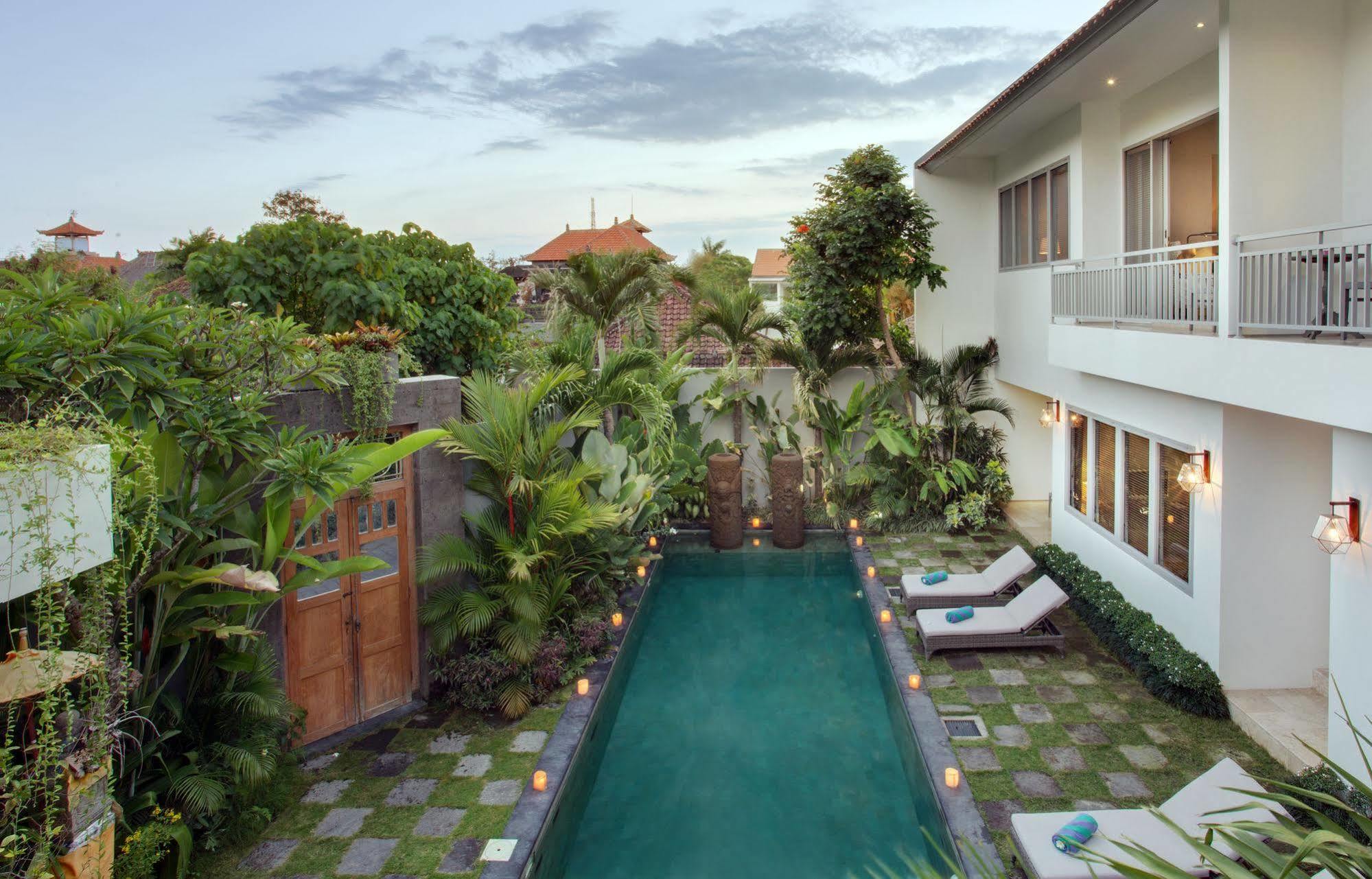 Room & Vespa 2 Seminyak  Exterior photo